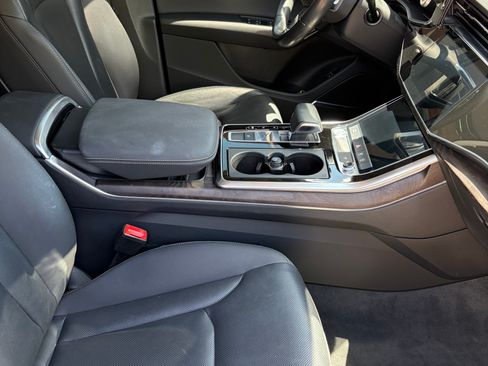 Used 2019 Audi Q8 Premium Plus w/ Premium Plus AWD/4WD image 11