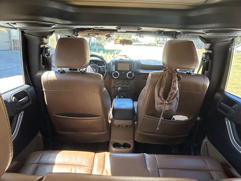 Used 2011 Jeep Wrangler Unlimited Rubicon w/ Call of Duty Group image 23