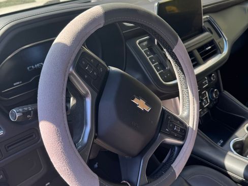 Used 2022 Chevrolet Suburban LT image 6