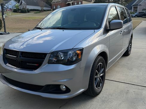 Used 2018 Dodge Grand Caravan SE FWD image 4