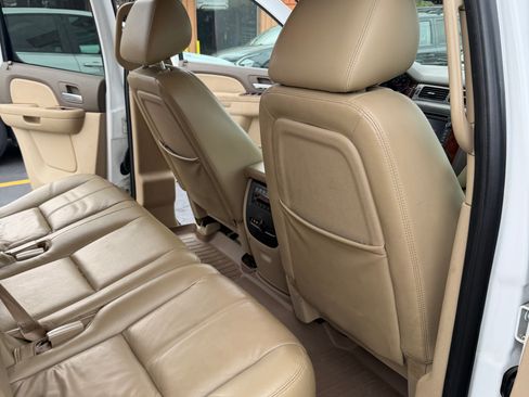 Used 2010 Chevrolet Tahoe LT image 2