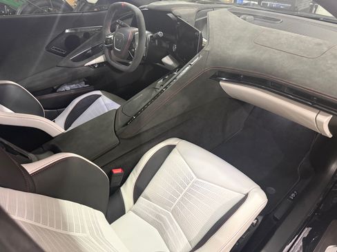 Used 2023 Chevrolet Corvette Stingray Coupe 2D w/ Z51 Performance Package image 9