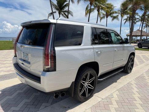 Used 2015 Cadillac Escalade Luxury RWD image 4