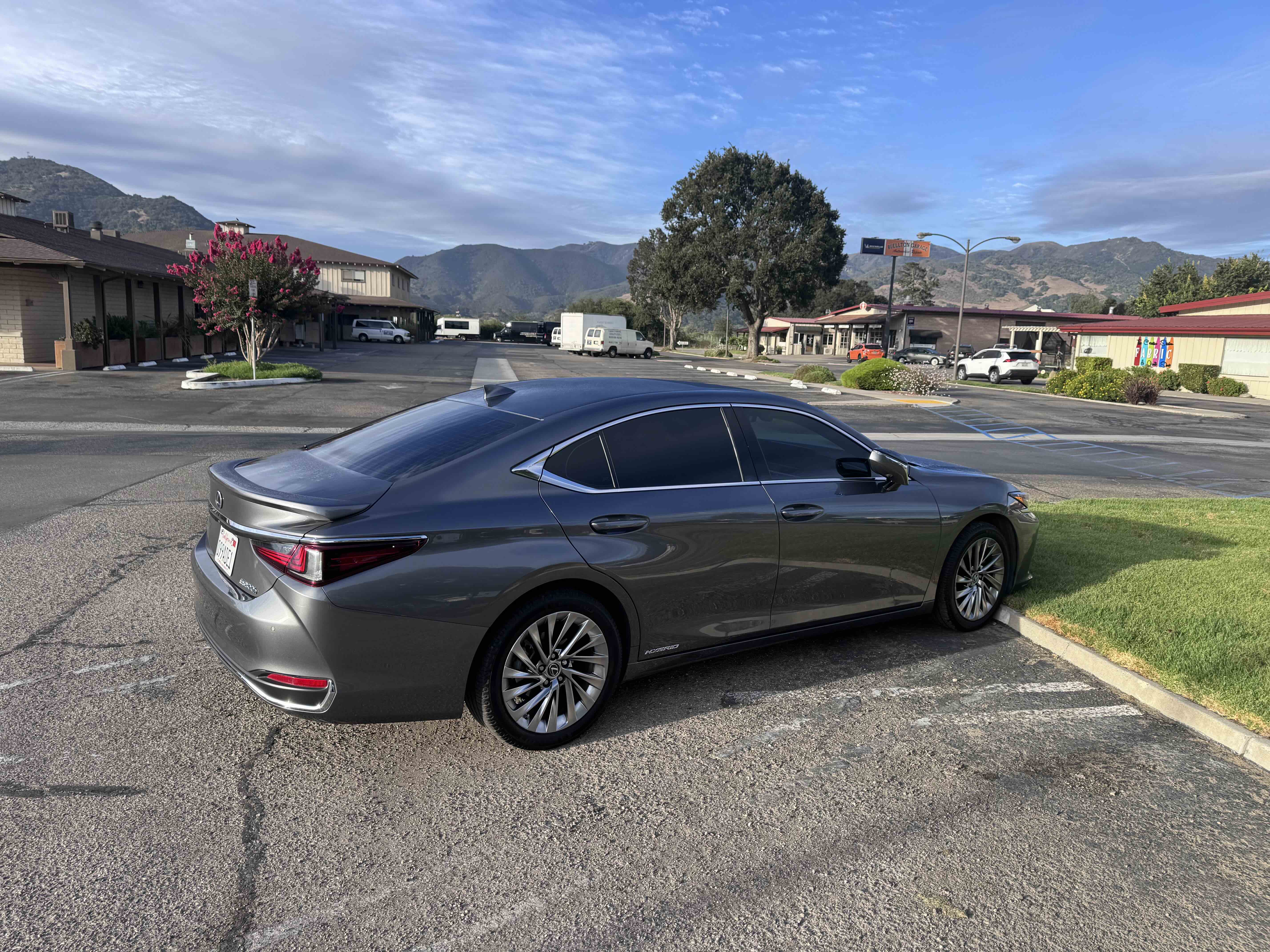 Used 2021 Lexus ES 300h w/ Accessory Package FWD image 8