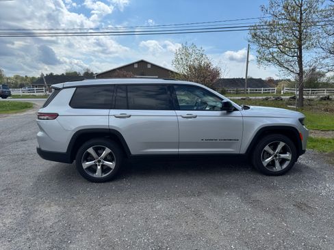 Used 2021 Jeep Grand Cherokee L Limited w/ Trailer Tow Group (B) AWD/4WD image 4