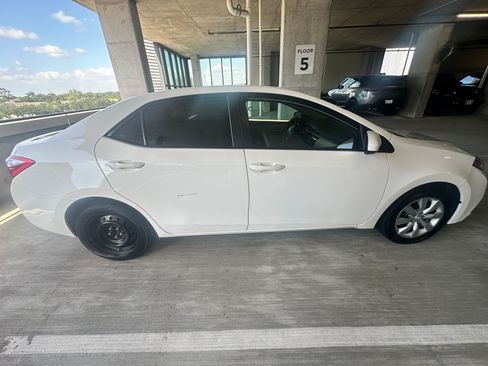 Used 2015 Toyota Corolla LE FWD image 8