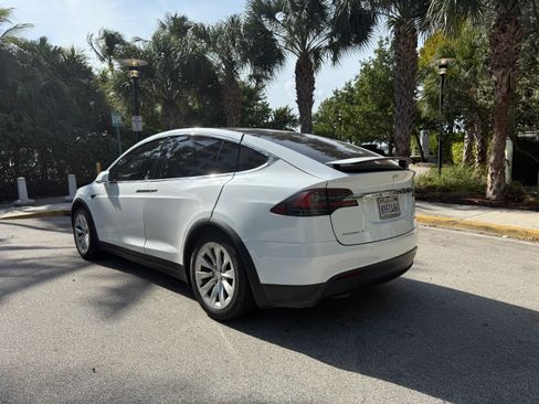 Used 2018 Tesla Model X 100D image 2
