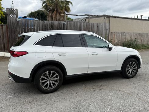 Used 2024 Mercedes-Benz GLC 300 4MATIC image 29
