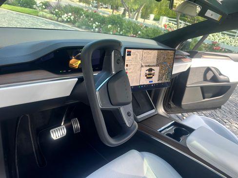 Used 2023 Tesla Model X image 13