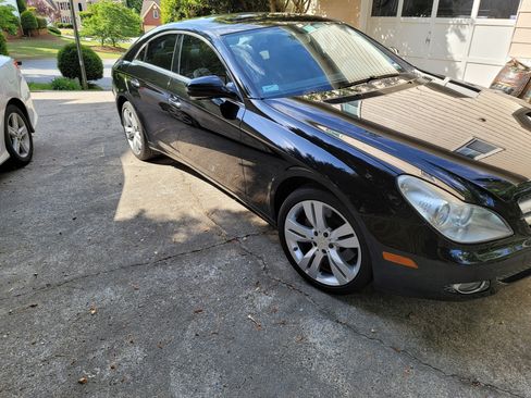 Used 2009 Mercedes-Benz CLS 550 CLS 550 Coupe 4D image 2