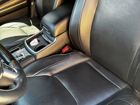 Used 2012 Chrysler 300 C w/ 19-Premium Speaker Group RWD image 9