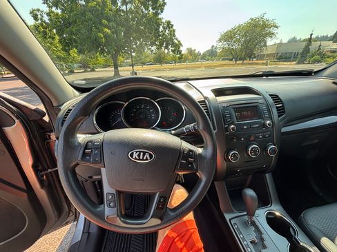 Used 2013 Kia Sorento LX w/ Convenience Pkg AWD/4WD image 12