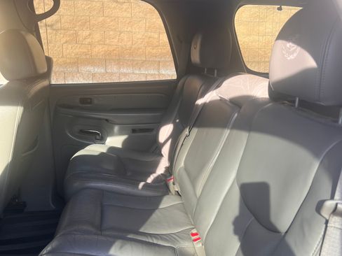 Used 2005 Cadillac Escalade AWD image 8