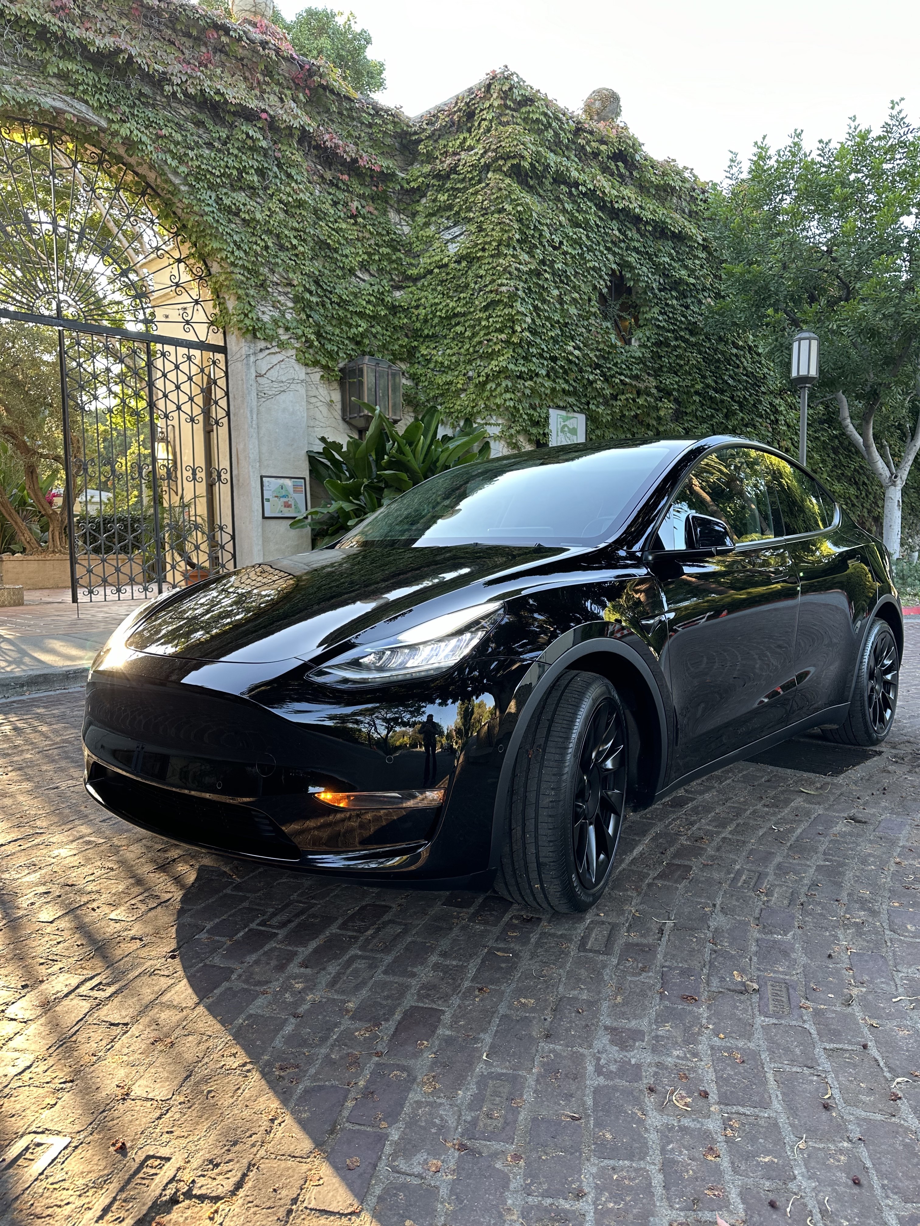 Used 2021 Tesla Model Y Long Range AWD/4WD image 2