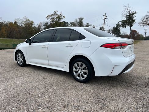 Used 2020 Toyota Corolla LE image 4