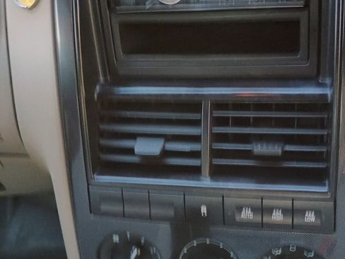 Used 2006 Ford Explorer XLT image 29