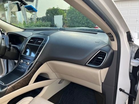 Used 2019 Lincoln Nautilus Reserve w/ Driver Assistance Package image 17