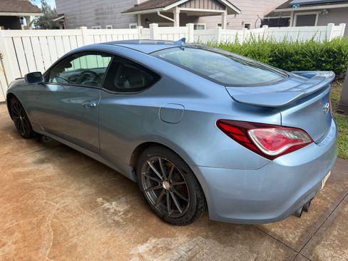 Used 2010 Hyundai Genesis 2.0T RWD image 1