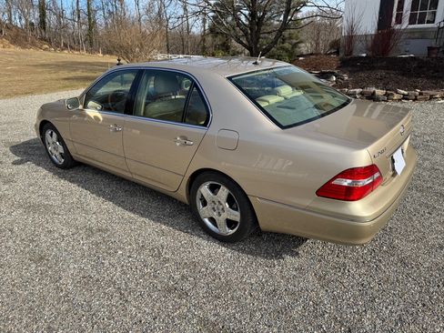 Used 2005 Lexus LS 430 RWD image 4
