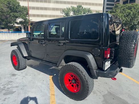 Used 2017 Jeep Wrangler Unlimited Rubicon image 9