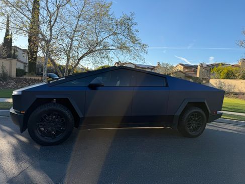 Used 2024 Tesla Cybertruck AWD Crew Cab image 2