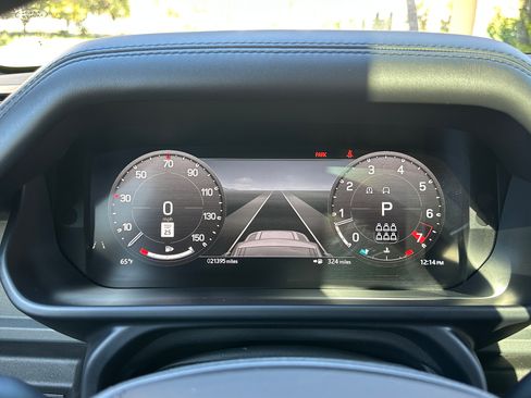 Used 2023 Land Rover Defender 130 X-Dynamic SE image 14