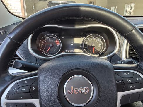 Used 2016 Jeep Cherokee Limited image 16