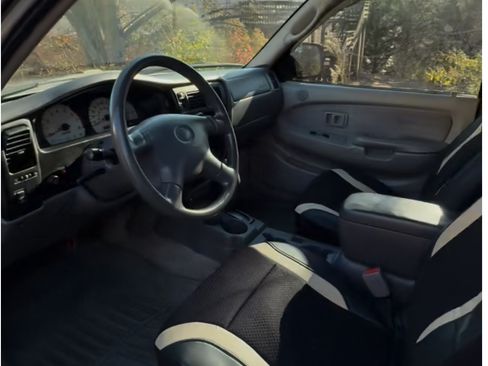 Used 2001 Toyota Tacoma PreRunner image 18