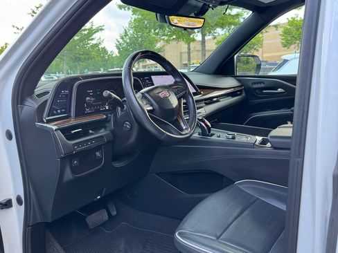 Used 2022 Cadillac Escalade Premium Luxury AWD/4WD image 11