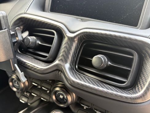 Used 2022 Aston Martin V8 Vantage Coupe image 23