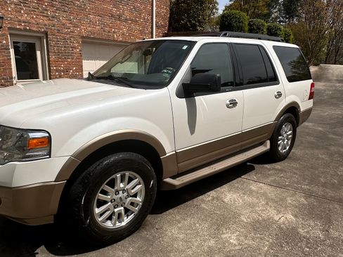Used 2011 Ford Expedition XLT w/ 202A Rapid Spec Order Code image 1
