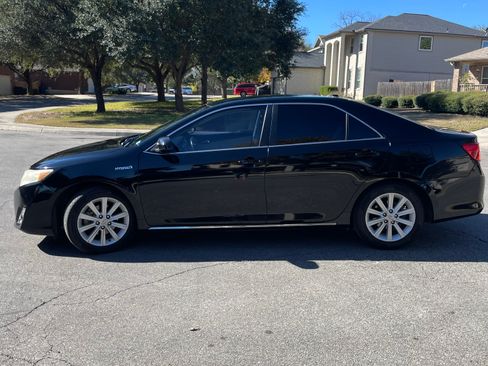 Used 2014 Toyota Camry XLE image 2