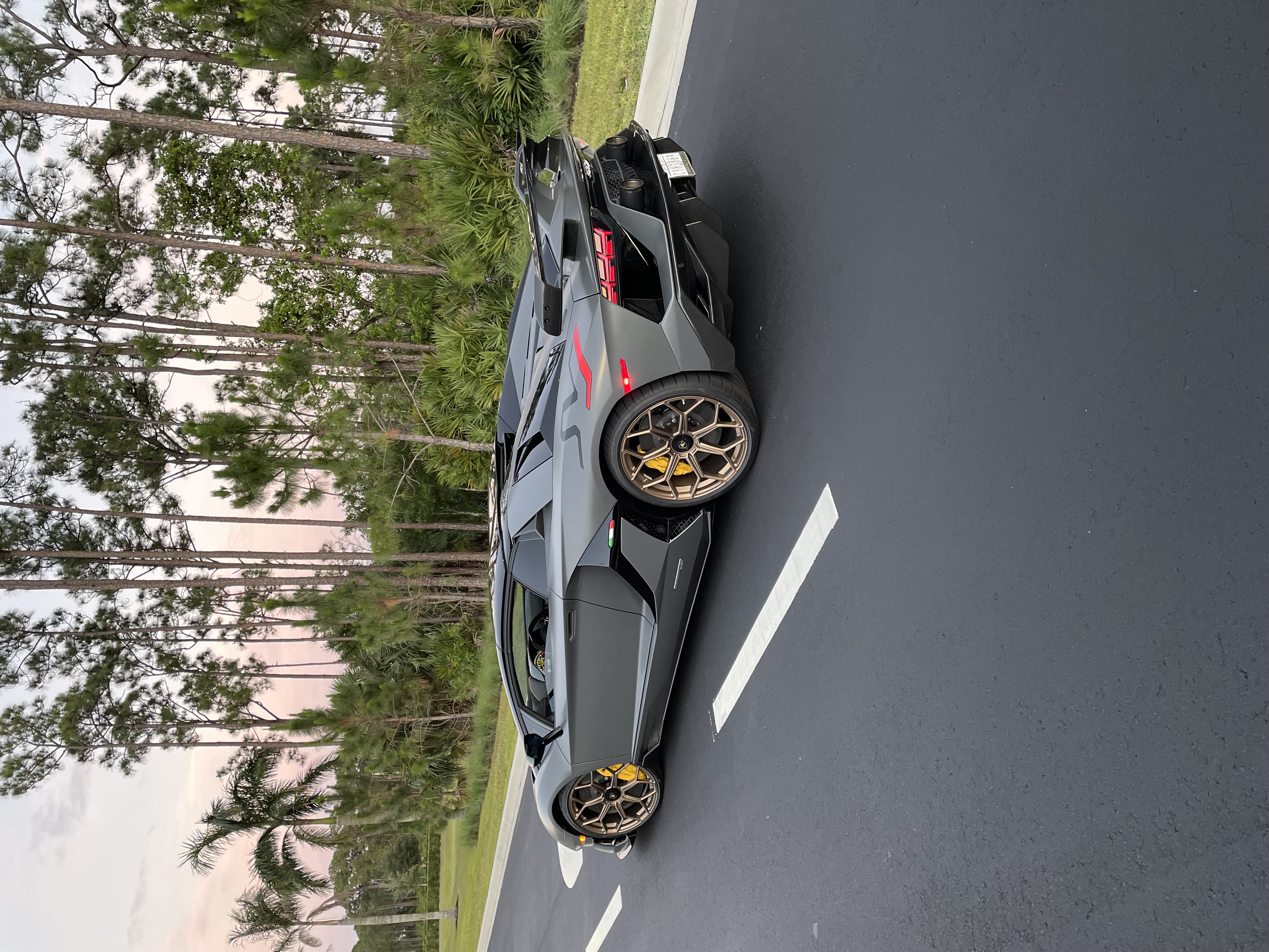 Used 2021 Lamborghini Aventador SVJ AWD/4WD image 4