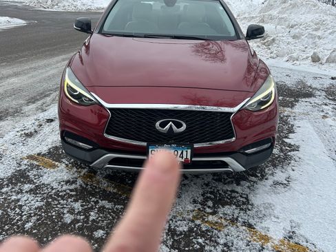 Used 2018 INFINITI QX30 Premium image 4
