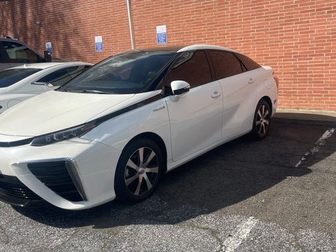 Used 2019 Toyota Mirai image 9