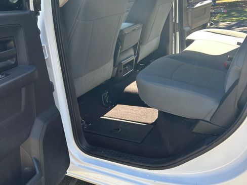 Used 2018 RAM 2500 Tradesman w/ Chrome Appearance Group image 9