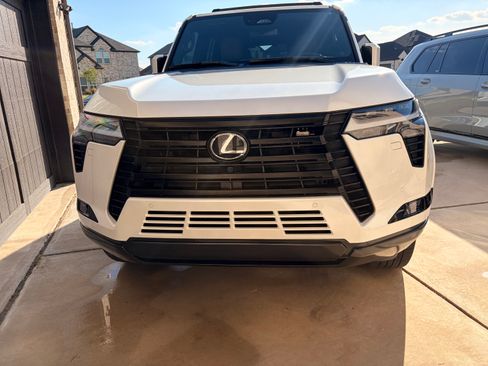 Used 2025 Lexus GX 550 w/ Accessory Package (Z1) image 4