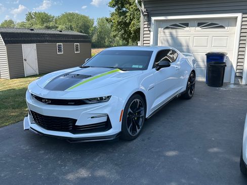 Used 2023 Chevrolet Camaro SS RWD image 1