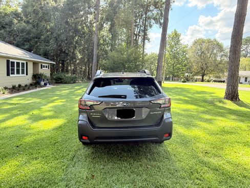Used 2025 Subaru Outback Premium image 2