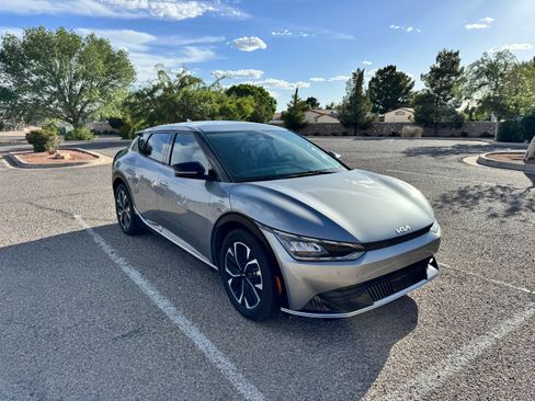 Used 2022 Kia EV6 Wind RWD image 2