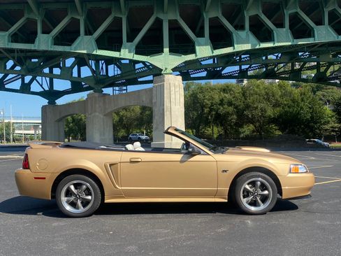 Used 2000 Ford Mustang GT RWD image 9