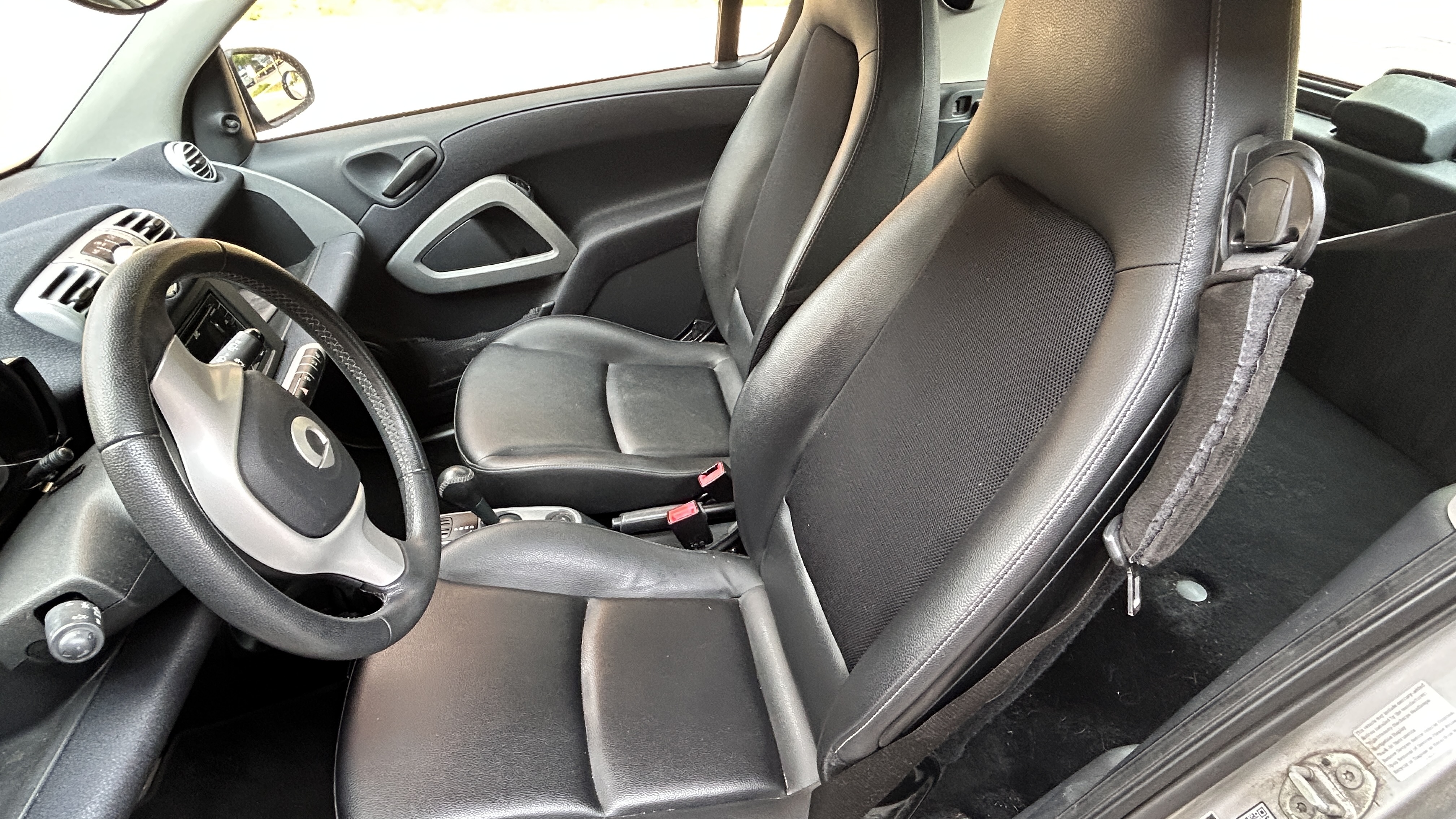 Used 2014 smart fortwo pure RWD image 12