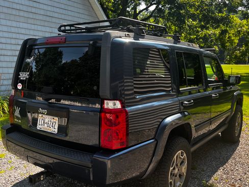 Used 2010 Jeep Commander Sport w/ Sun/Sound Group AWD/4WD image 8