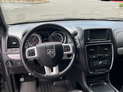 Used 2012 Dodge Grand Caravan R/T w/ Driver Convenience Group FWD image 10