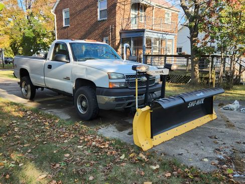 Used 2005 Chevrolet Silverado 2500 W/T w/ Heavy-Duty Power Package image 1