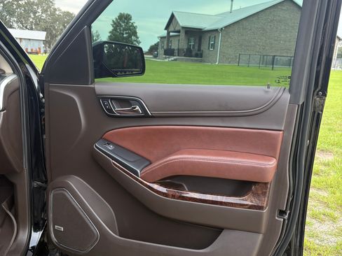 Used 2020 Chevrolet Tahoe Premier w/ RST 6.2L Performance Edition AWD/4WD image 12