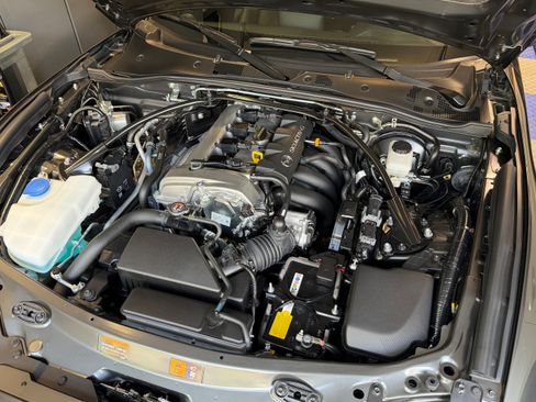 Used 2023 MAZDA MX-5 Miata Grand Touring RWD image 8