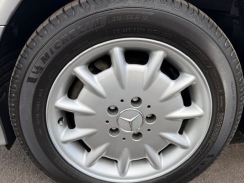 Used 2002 Mercedes-Benz E 320 4MATIC Sedan image 21