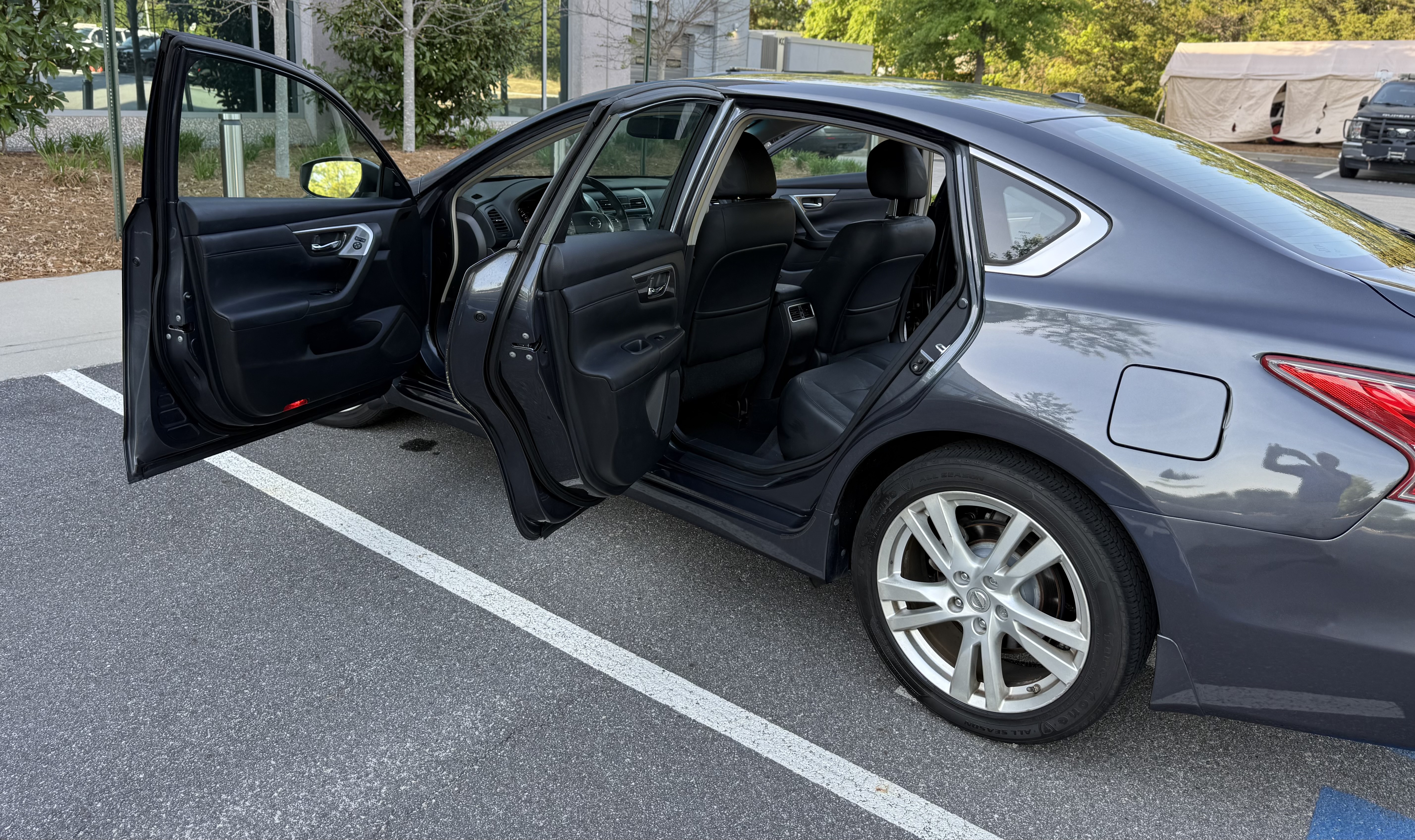 Used 2013 Nissan Altima 3.5 SL w/ Technology Pkg FWD image 14