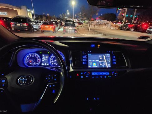 Used 2018 Toyota Highlander XLE image 21